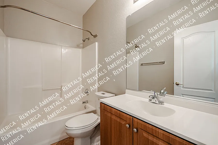 Beautiful 5 bedroom home — Photo 3