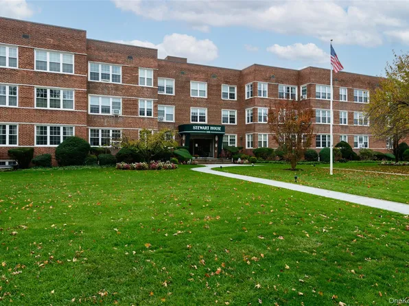 366 Stewart Avenue #B1, Garden City, NY 11530