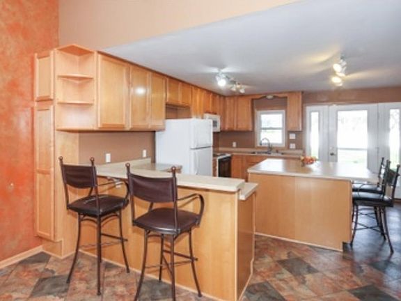 Look more space for seating at another counter!