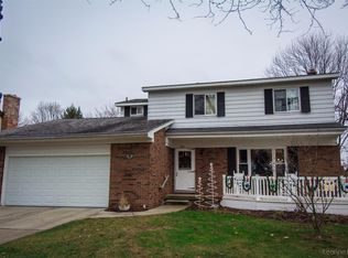 206 Cedarwood Dr, Flushing, MI