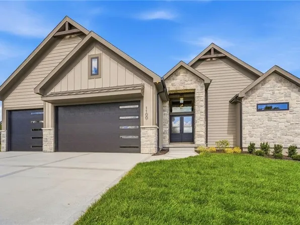 1100 Deer Run Dr, Greenwood, MO 64034