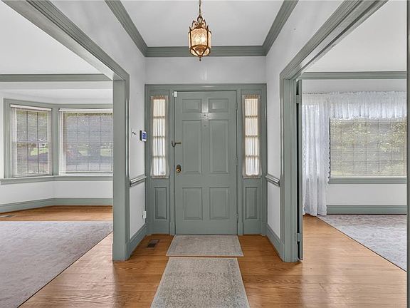 3rd image of 279 Colonial Trl E