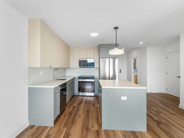 873 Communipaw Avenue image 2 of 19