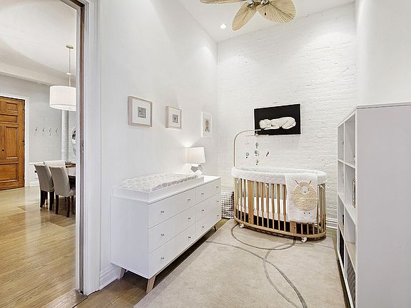 4th image of 47 W 76th St APT 4