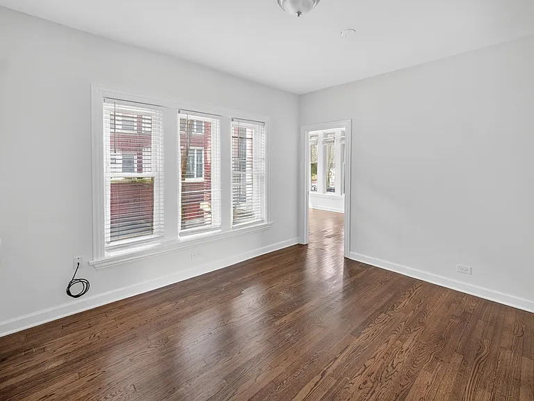 6565 N. Lakewood Renovated Rogers Park Apartments — Photo 20