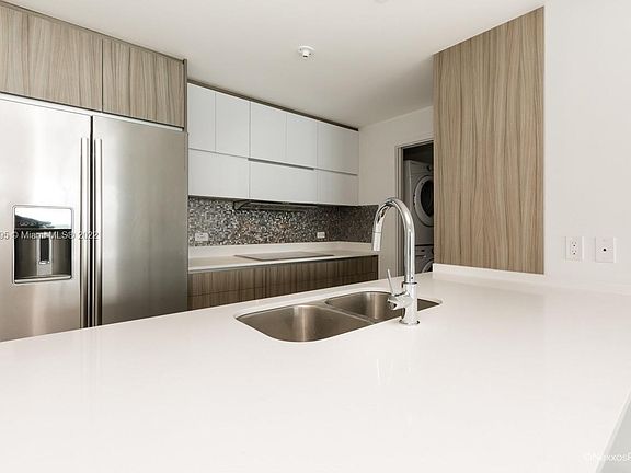 5th image of 600 NE 27th St APT 3304