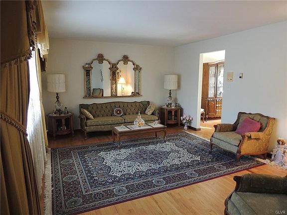 4th image of 518 Heather Ln