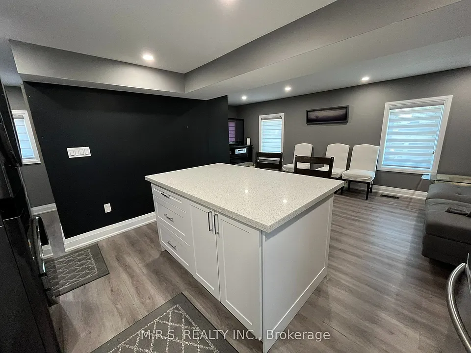 26 Hillcrest Ave #2