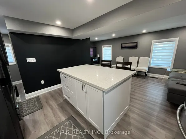 26 Hillcrest Ave #2, Brampton, ON L6W 1Y8