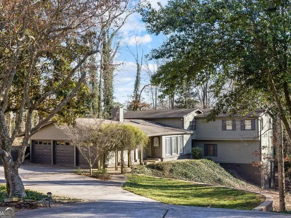 565 Timberland Dr, Sandy Springs, GA 30342