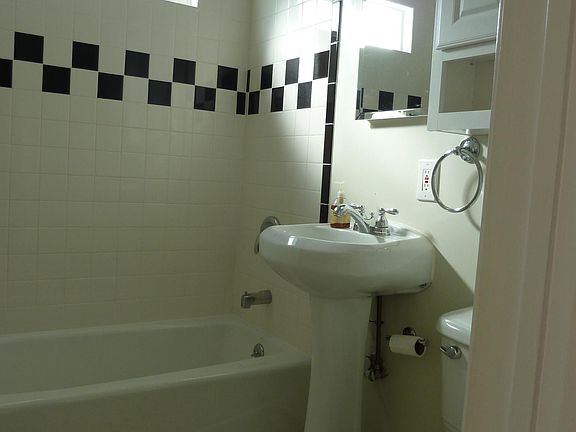 4th image of 1211 1/2 Kenwood St #T1vedk8cs