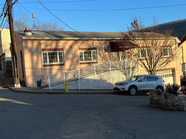 15 N Hoffman Blvd, Ashland, PA 17921