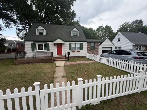 155 Liberty Rd, Teaneck, NJ 07666