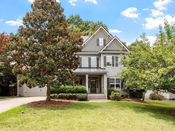204 Charlesfort Ln, Holly Springs, NC 27540