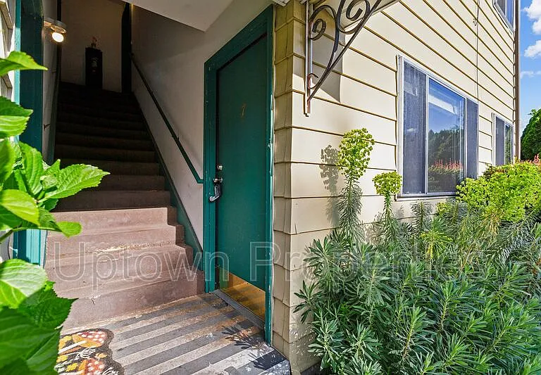 1508 SW Dewitt St #7 — Photo 2