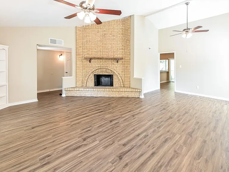 22710 Melham Ln — Photo 3