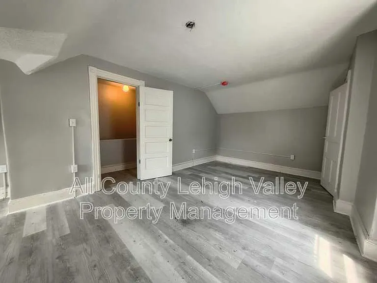 427 W Berwick St — Photo 9