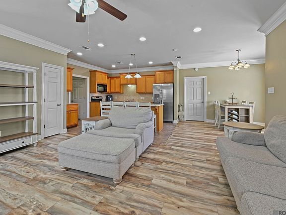 4th image of 40445 Fox Run Dr