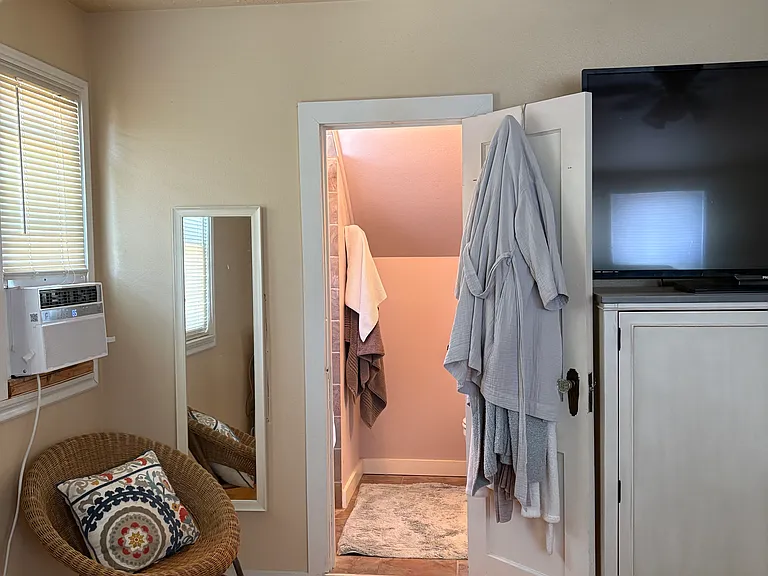 4519 Woolworth Ave — Photo 39