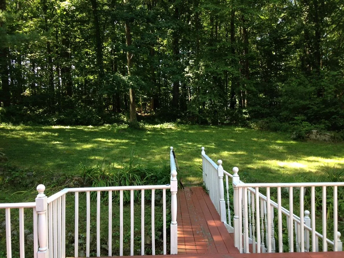 4 bed, 2240 sqft, $4,250 — Photo 2