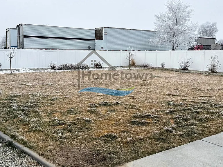 215 S Hills St — Photo 34