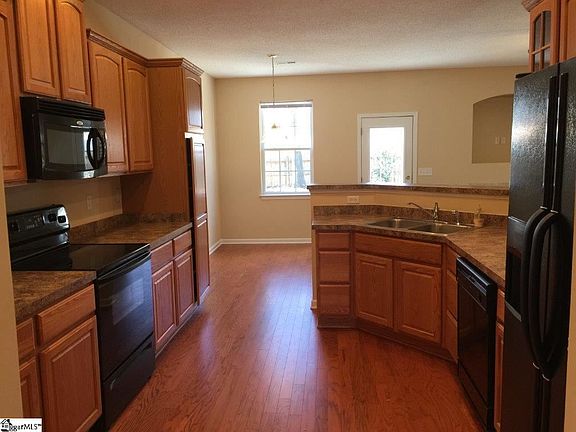 3rd image of 134 Sunshine Dr