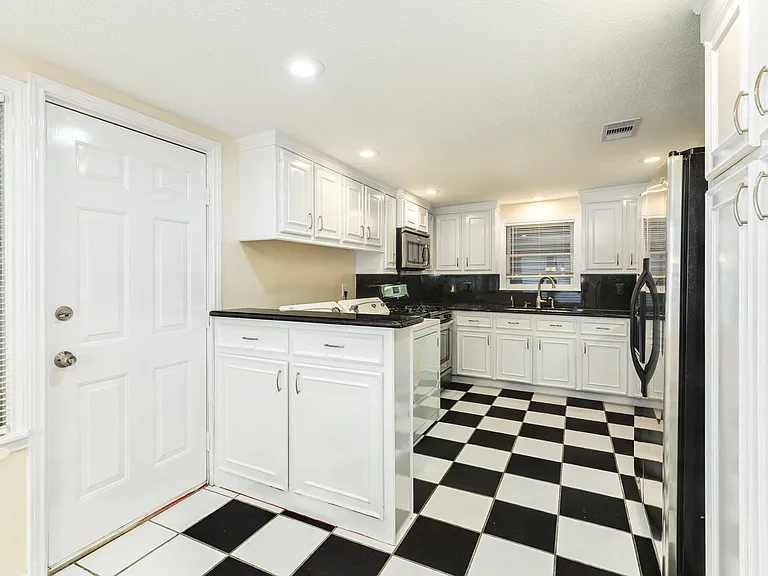 114 Tarpon Ave — Photo 15