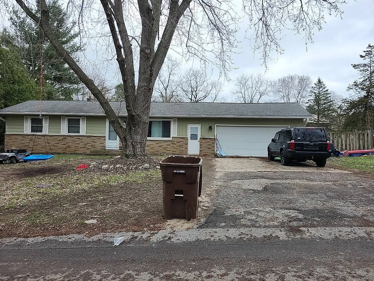 5064 Rock River Dr NE photo 1