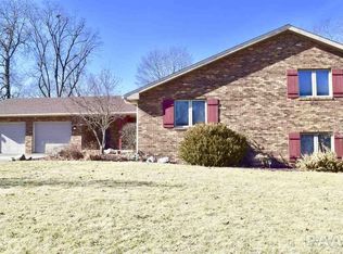 220 Whispering Oaks Dr, Metamora, IL