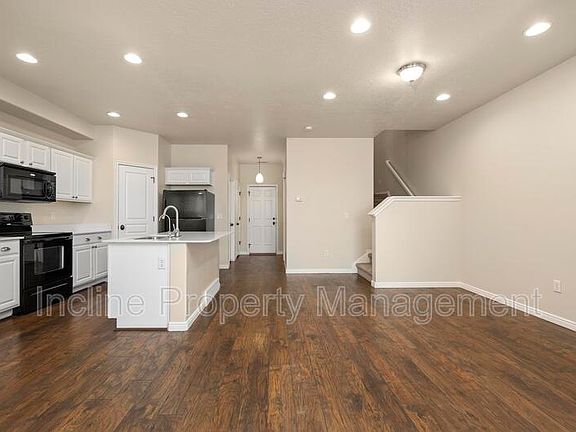 3rd image of 113 W 3240th St N