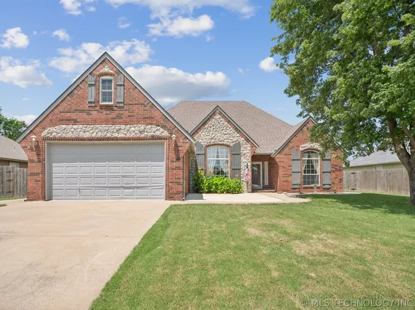 8037 Vintage Trace Dr, Claremore, OK 74019