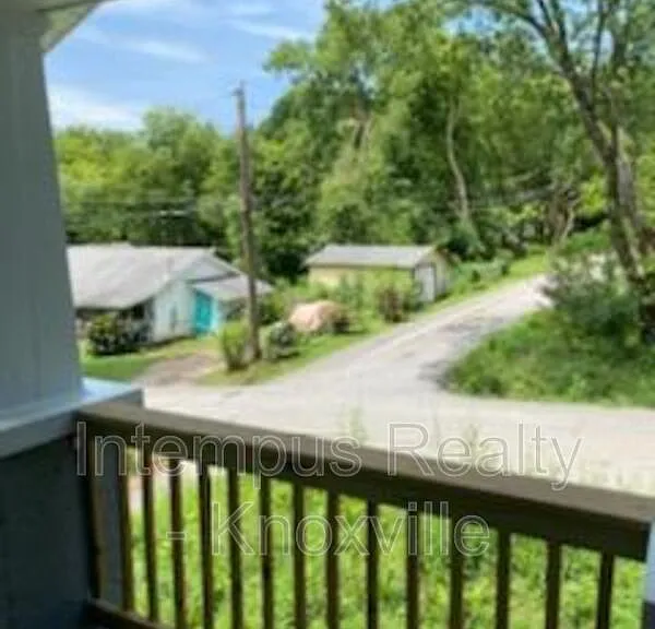 1320 Chestnut St — Photo 3