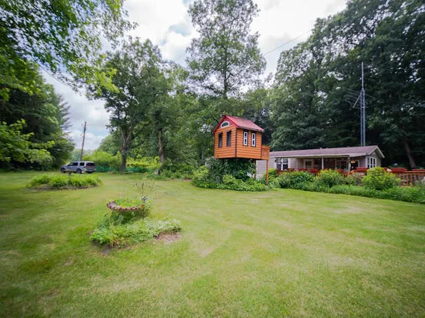 833 E 800 S, North Judson, IN 46366