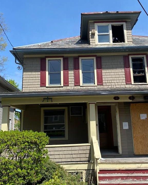 1st image of 818 Ann St