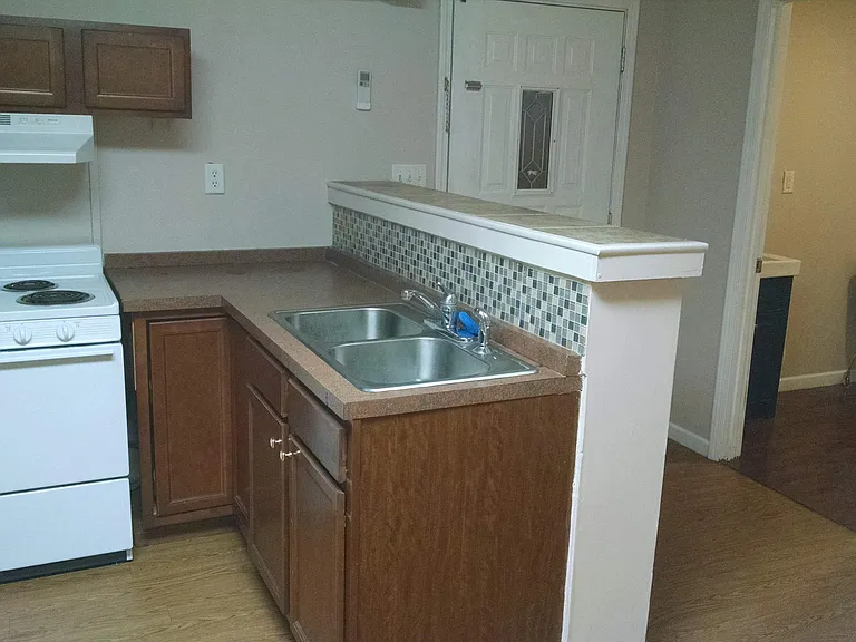 130 W 9th St #3 — Photo 2