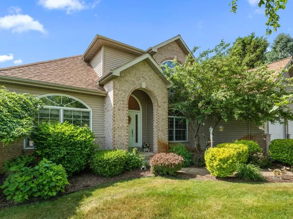32900 Cardinal Ct, New Carlisle, IN 46552
