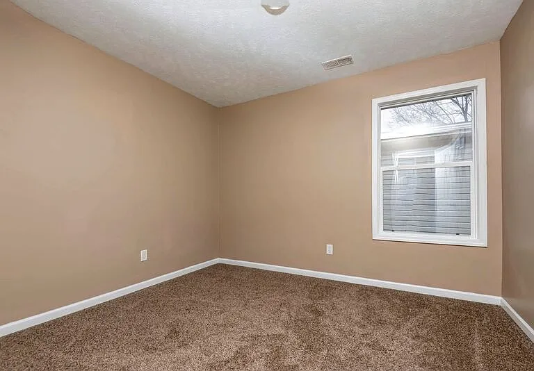 652 N Belview Ave #B — Photo 10