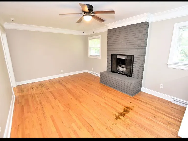 836 Burton St — Photo 6