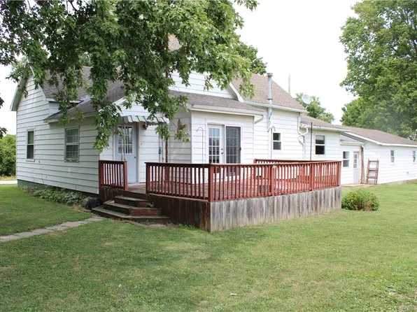 390 2nd St, Westervelt, IL 62565