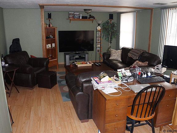 4th image of 618 2nd St NE