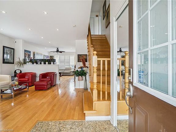 4th image of 2554 Falkland Cres