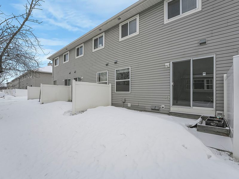 Edmonton Townhouse for rent - 3 Bedrooms — photo 8