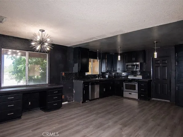 9880 Riggins Rd, Phelan, CA 92371