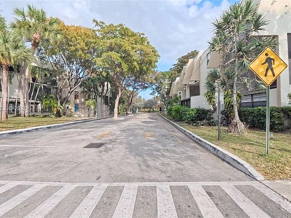 4th image of 20300 W Country Club Dr #Penthouse 18-3