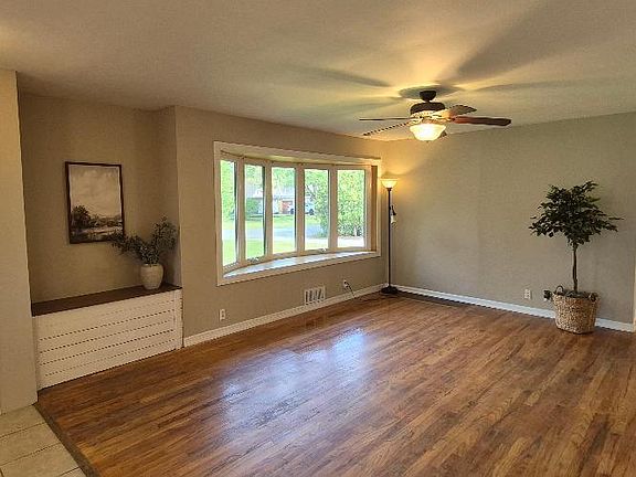 5th image of 125 Martin Dr