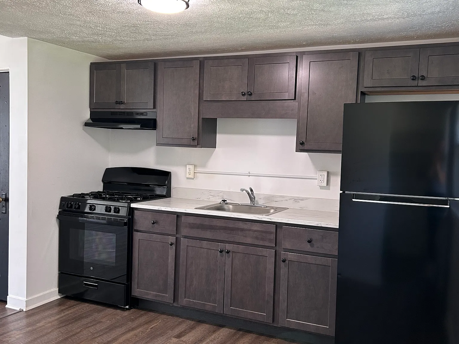 2 bed, 715 sqft, $1,095 — Photo 2