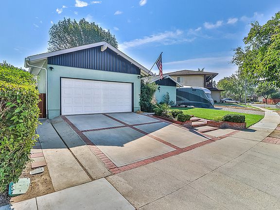 3rd image of 2746 Velarde Dr