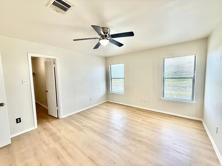 13229 Coomes Dr — Photo 10