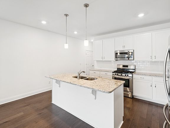 5th image of 1107 Fiona Dr