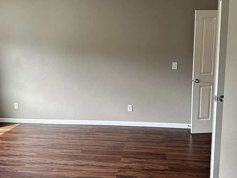 227 Pioneer Dr — Photo 17